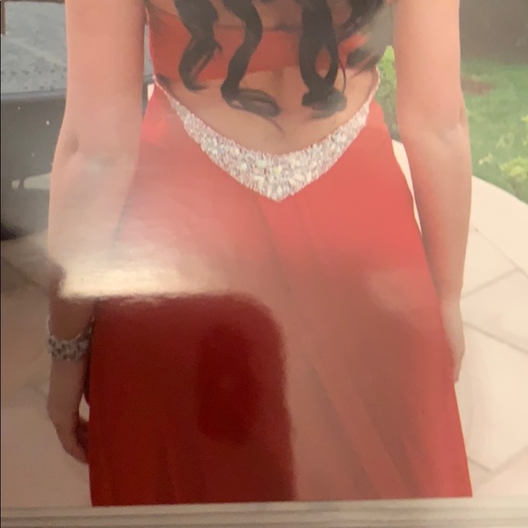 Red Faviana gown size 0. Orig pr $330 - Picture 4 of 8